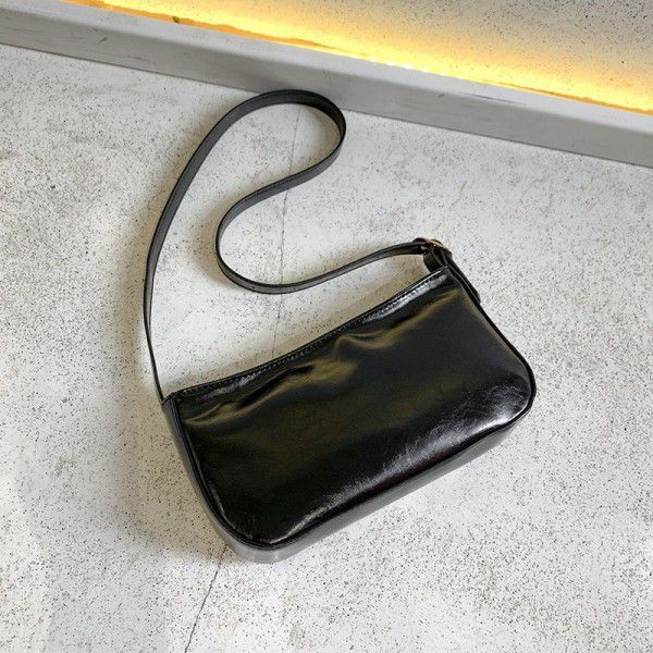 Bag for women 2019 new Korean version of niche commuter monochrome one-shoulder bag for women baguette oil wax leather bag