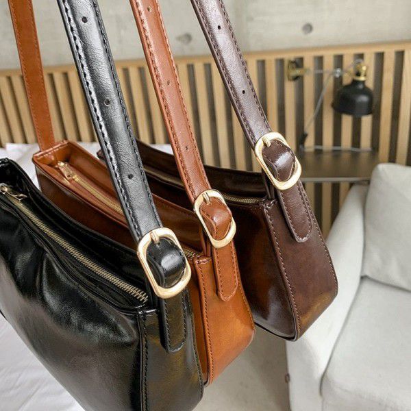 Bag for women 2019 new Korean version of niche commuter monochrome one-shoulder bag for women baguette oil wax leather bag