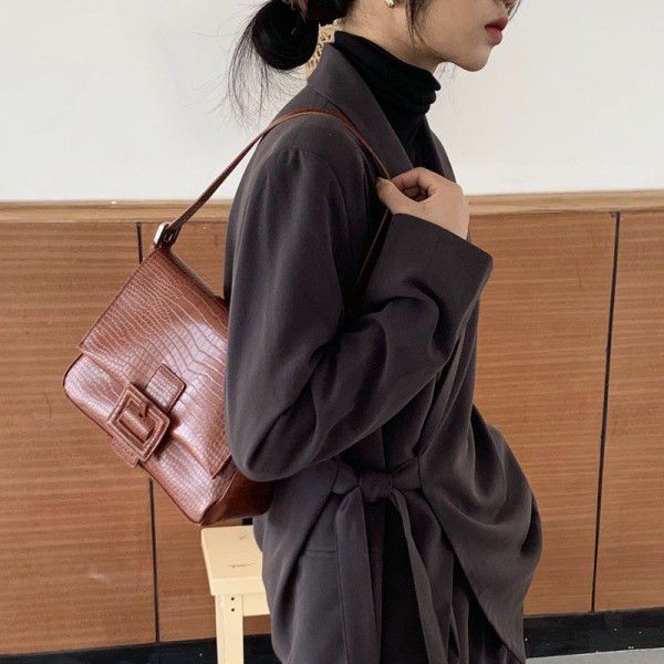 U01 underarm 2020 new women's bag instagram niche designer French midget bag crocodile bag baguette bag bag bag