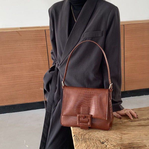 U01 underarm 2020 new women's bag instagram niche designer French midget bag crocodile bag baguette bag bag bag