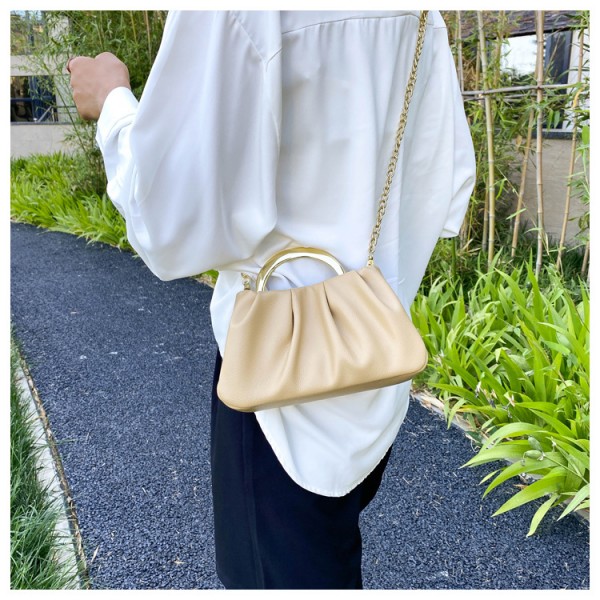 2021 new summer simple fashion solid color cloud handbag outdoor leisure foreign style diagonal shoulder bag 